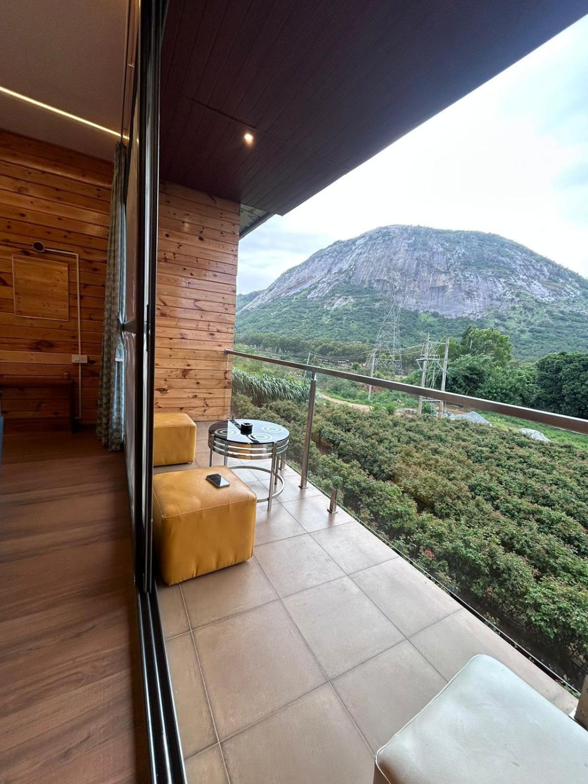 Stone Hills Hotell Nandigunda Eksteriør bilde